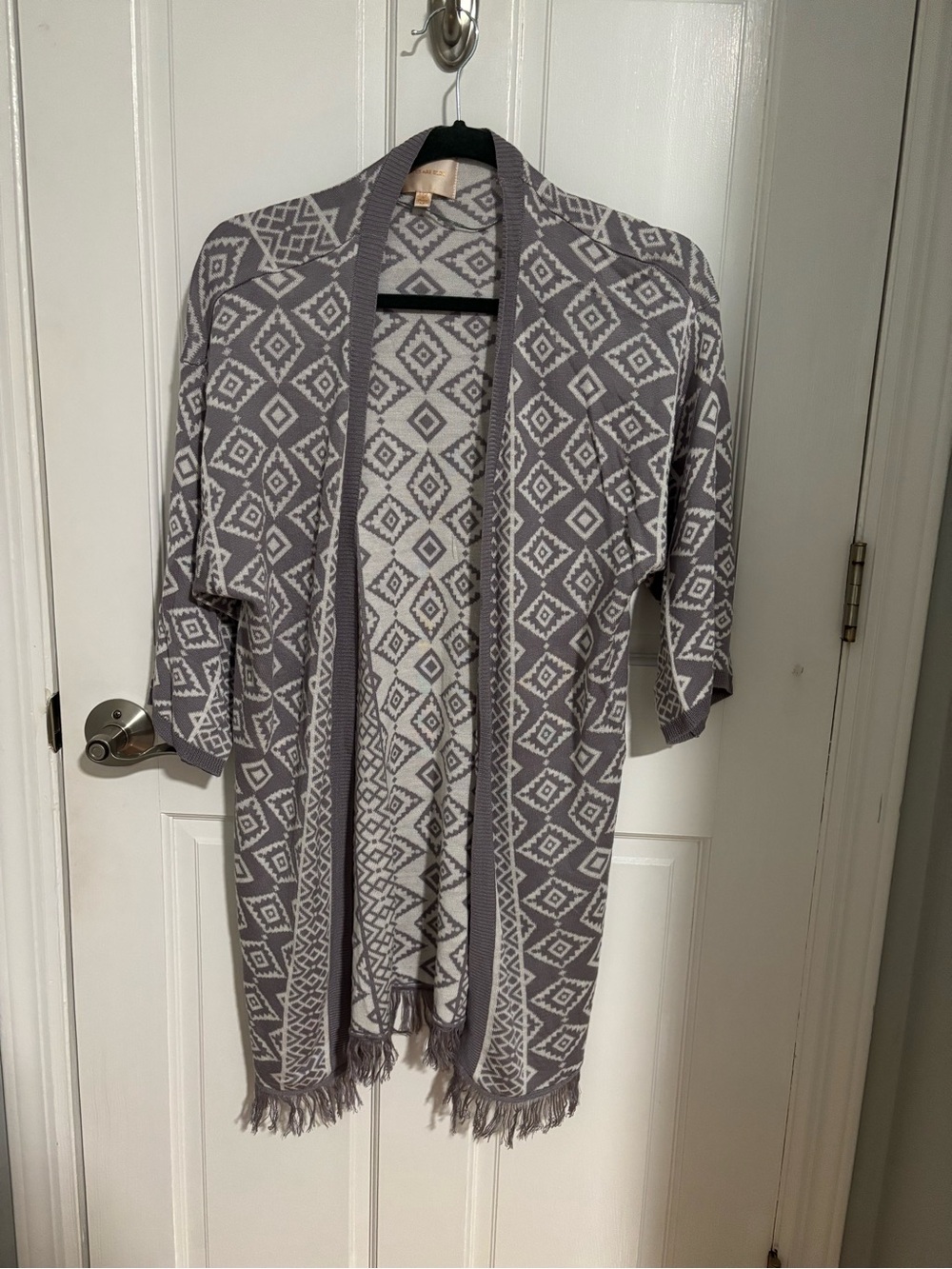 Skies Are Blue Gray and White Geometric Fringe Open-Front Cardigan